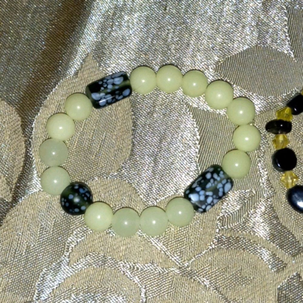 Handmade bracelet with cross charm - Picture 4 of 4